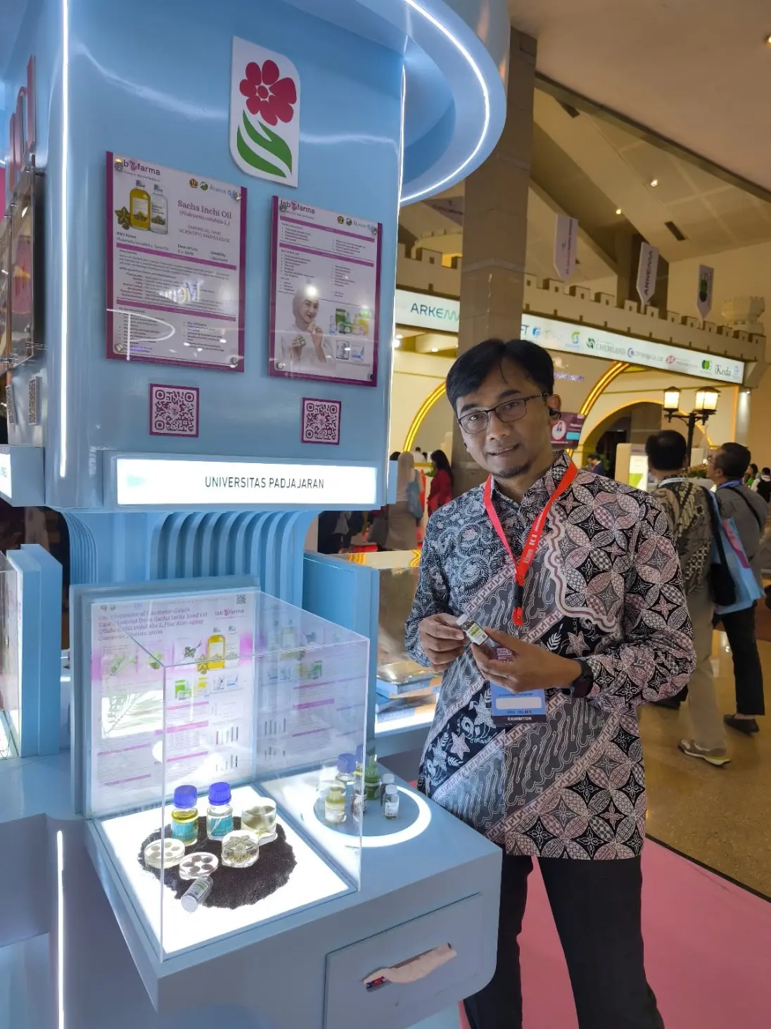 Pameran riset dan prototipe produk minyak sacha inchi Universitas Padjadjaran pada ICI 2025