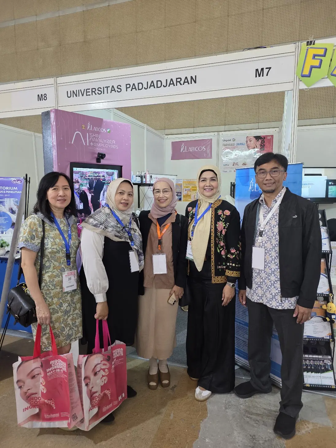 Tim Universitas Padjadjaran di booth pameran ICI 2026