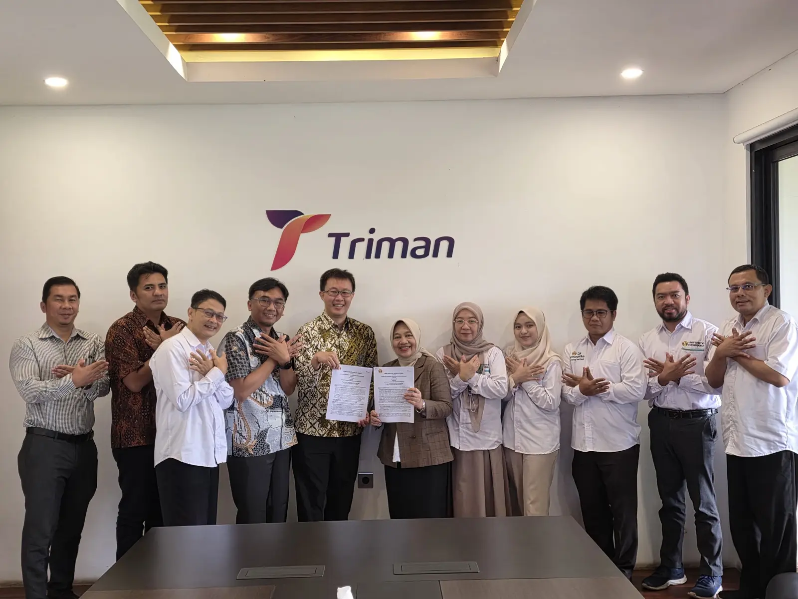 Kemitraan strategis dengan industri